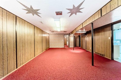 54 Fullerton Road Se, Calgary, AB - Indoor Photo Showing Other Room