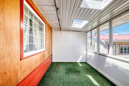 54 Fullerton Road Se, Calgary, AB - Indoor Photo Showing Other Room