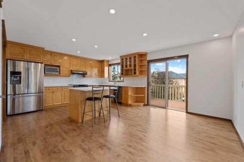 410 Long Beach Landing, Chestermere, AB - Indoor Photo Showing Kitchen