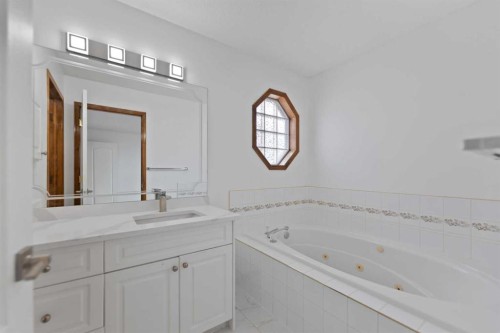410 Long Beach Landing, Chestermere, AB - Indoor Photo Showing Bathroom