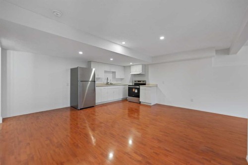 410 Long Beach Landing, Chestermere, AB - Indoor Photo Showing Kitchen