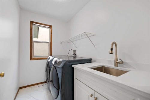 410 Long Beach Landing, Chestermere, AB - Indoor Photo Showing Laundry Room