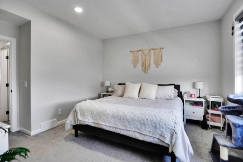 112 Langwell Common Se, Airdrie, AB - Indoor Photo Showing Bedroom