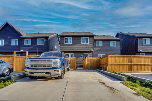112 Langwell Common Se, Airdrie, AB - Outdoor