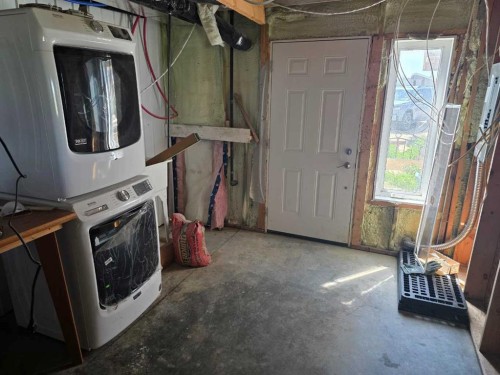 171031 Range Road 234, Rural Vulcan County, AB - Indoor Photo Showing Laundry Room