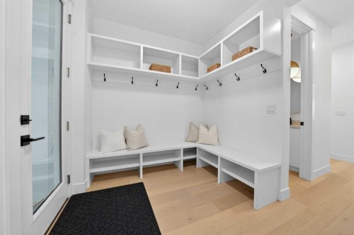 602 25 Avenue Ne, Calgary, AB - Indoor