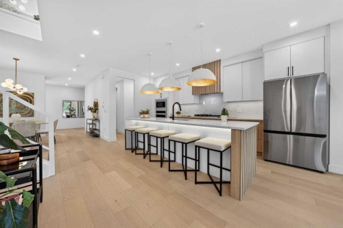 602 25 Avenue Ne, Calgary, AB - Indoor Photo Showing Kitchen With Upgraded Kitchen
