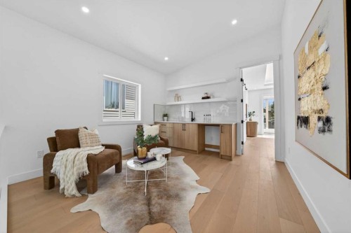 602 25 Avenue Ne, Calgary, AB - Indoor