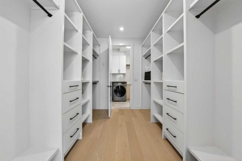 602 25 Avenue Ne, Calgary, AB - Indoor With Storage