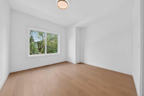 602 25 Avenue Ne, Calgary, AB - Indoor Photo Showing Other Room