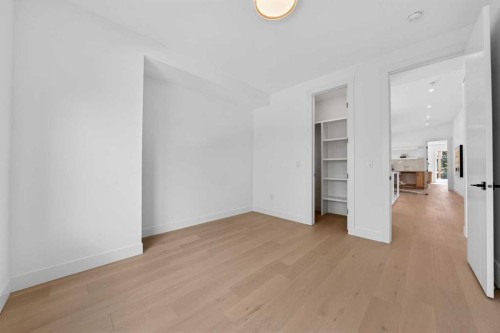 602 25 Avenue Ne, Calgary, AB - Indoor Photo Showing Other Room