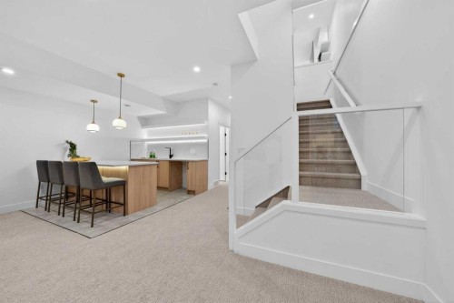 602 25 Avenue Ne, Calgary, AB - Indoor Photo Showing Other Room