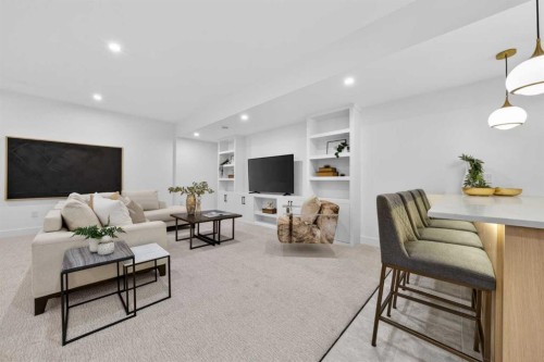 602 25 Avenue Ne, Calgary, AB - Indoor Photo Showing Other Room