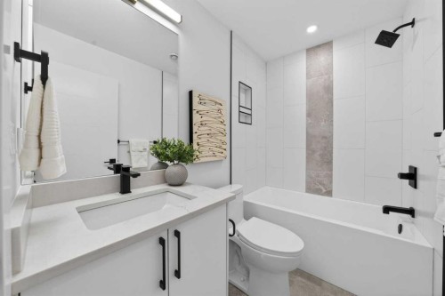 602 25 Avenue Ne, Calgary, AB - Indoor Photo Showing Bathroom
