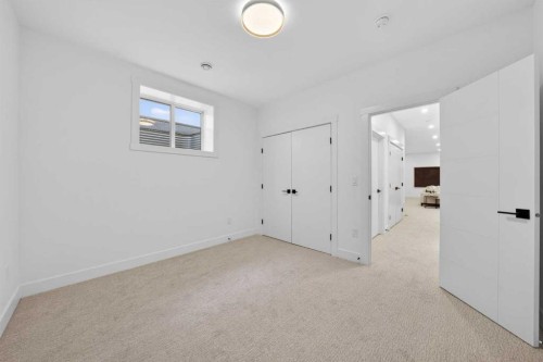 602 25 Avenue Ne, Calgary, AB - Indoor Photo Showing Other Room