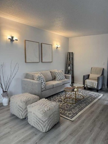 5407 Dalrymple Crescent Nw, Calgary, AB - Indoor Photo Showing Living Room