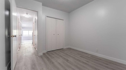 5407 Dalrymple Crescent Nw, Calgary, AB - Indoor Photo Showing Other Room