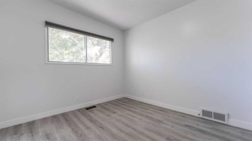 5407 Dalrymple Crescent Nw, Calgary, AB - Indoor Photo Showing Other Room