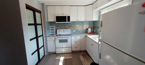 4710 Imperial Avenue, Coronation, AB - Indoor Photo Showing Kitchen