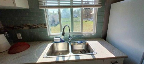 4710 Imperial Avenue, Coronation, AB - Indoor Photo Showing Kitchen