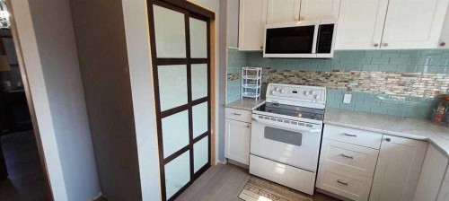4710 Imperial Avenue, Coronation, AB - Indoor Photo Showing Kitchen