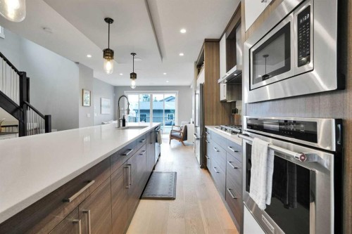 4405 20 Avenue Nw, Calgary, AB - Indoor Photo Showing Kitchen With Upgraded Kitchen