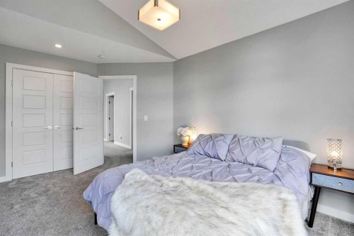 4405 20 Avenue Nw, Calgary, AB - Indoor Photo Showing Bedroom