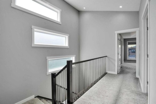 4405 20 Avenue Nw, Calgary, AB - Indoor Photo Showing Other Room