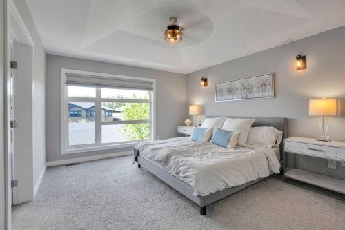 4405 20 Avenue Nw, Calgary, AB - Indoor Photo Showing Bedroom