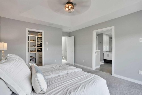 4405 20 Avenue Nw, Calgary, AB - Indoor Photo Showing Bedroom