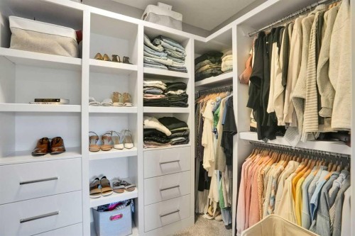 4405 20 Avenue Nw, Calgary, AB - Indoor With Storage