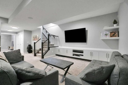4405 20 Avenue Nw, Calgary, AB - Indoor Photo Showing Living Room