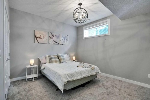 4405 20 Avenue Nw, Calgary, AB - Indoor Photo Showing Bedroom
