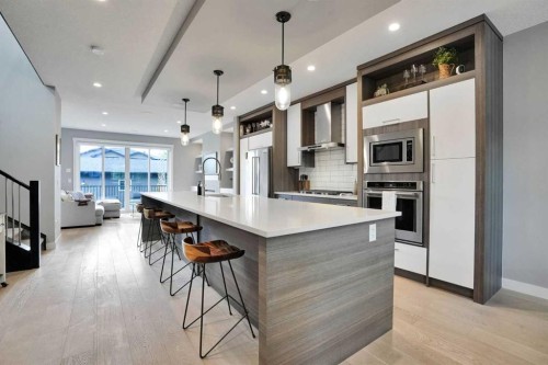 4405 20 Avenue Nw, Calgary, AB - Indoor Photo Showing Kitchen With Upgraded Kitchen