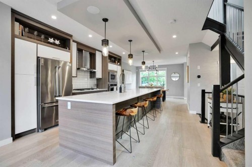 4405 20 Avenue Nw, Calgary, AB - Indoor Photo Showing Kitchen With Upgraded Kitchen