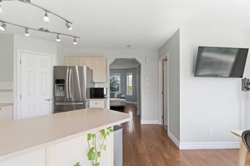 204 Citadel Bluff Close Nw, Calgary, AB - Indoor Photo Showing Kitchen