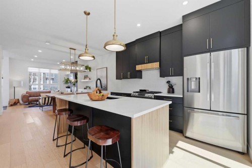 3707 30 Avenue Sw, Calgary, AB - Indoor Photo Showing Kitchen With Stainless Steel Kitchen With Upgraded Kitchen