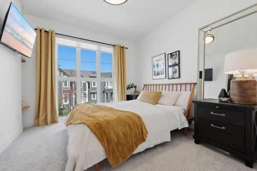 3707 30 Avenue Sw, Calgary, AB - Indoor Photo Showing Bedroom