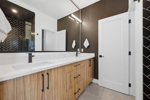 3707 30 Avenue Sw, Calgary, AB - Indoor Photo Showing Bathroom