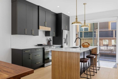 3707 30 Avenue Sw, Calgary, AB - Indoor Photo Showing Kitchen With Upgraded Kitchen