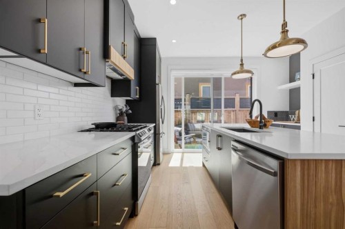 3707 30 Avenue Sw, Calgary, AB - Indoor Photo Showing Kitchen With Stainless Steel Kitchen With Upgraded Kitchen