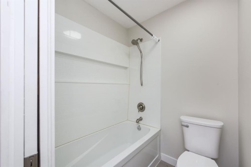 82-300 Marina Drive, Chestermere, AB - Indoor Photo Showing Bathroom
