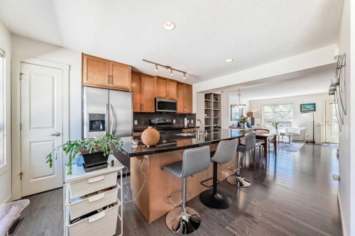 25 Aspen Hills Terrace Sw, Calgary, AB - Indoor Photo Showing Kitchen