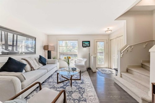 25 Aspen Hills Terrace Sw, Calgary, AB - Indoor Photo Showing Living Room