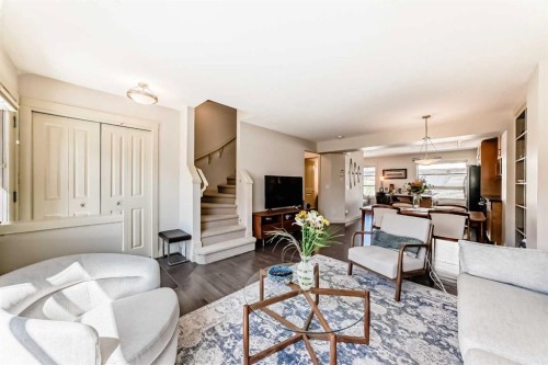 25 Aspen Hills Terrace Sw, Calgary, AB - Indoor Photo Showing Living Room