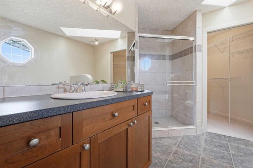 37 Prominence Park Sw, Calgary, AB - Indoor Photo Showing Bathroom