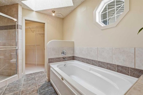 37 Prominence Park Sw, Calgary, AB - Indoor Photo Showing Bathroom