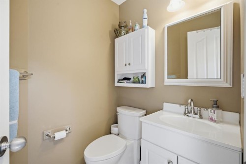 157 Cranberry Square Se, Calgary, AB - Indoor Photo Showing Bathroom
