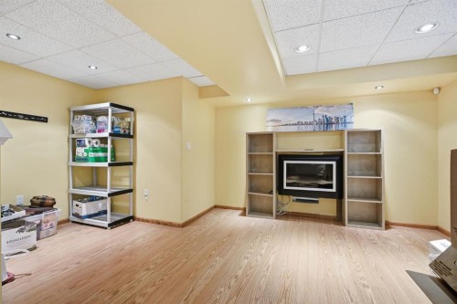 157 Cranberry Square Se, Calgary, AB - Indoor