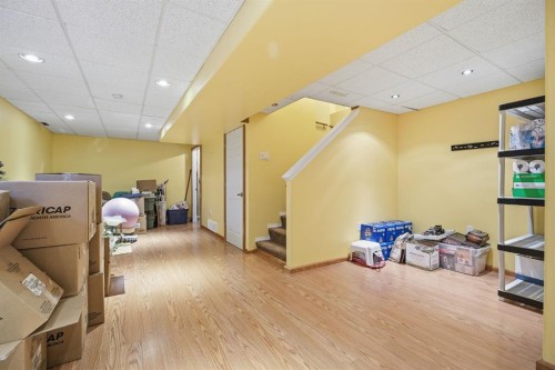 157 Cranberry Square Se, Calgary, AB - Indoor